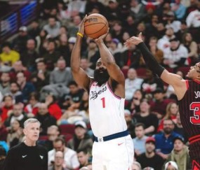 bob半岛体育官方网站-洛城德比！小卡伤情不明，哈登硬刚湖人东詹，双方都是排名卡位战