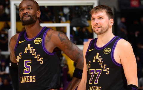 bob半岛体育app下载-场均11分9板，两大球星带不动你，引起全队不满！NBA状元该离开了